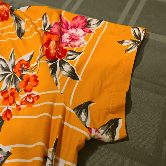 ♥️5 for $25♥️ Bobbie Brooks Soft Tangerine Floral Top Women's 2X - Picture 3 of 9